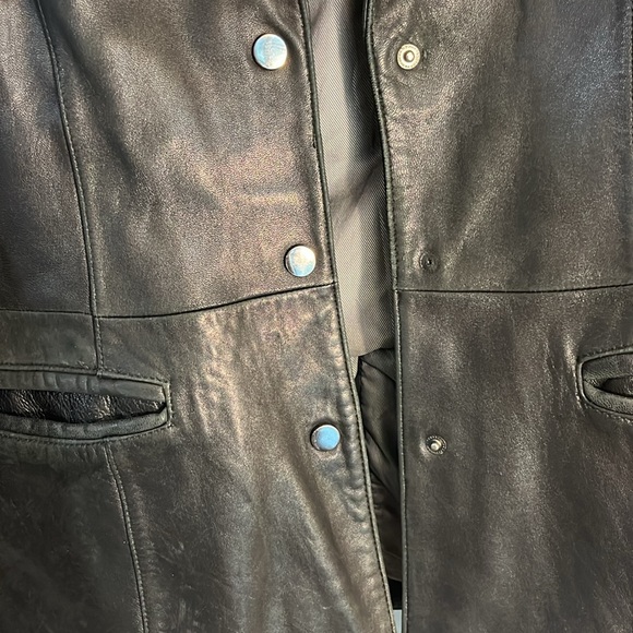 Gallery 100% Genuine Leather Women’s Blazer/Jacket. Size Large. - Picture 9 of 12